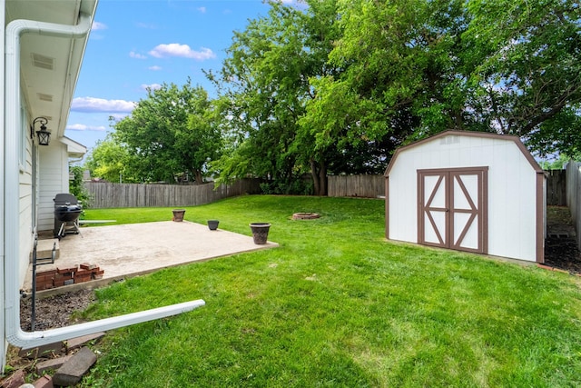 403 4th St NW, Altoona, IA 50009 - fenced backyard with a patio area and a storage shed