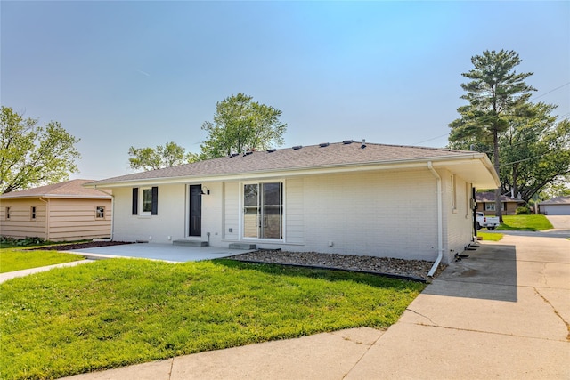 609 17th St, West Des Moines, IA 50265 - single story home featuring brick siding, a front yard, and roof with shingles