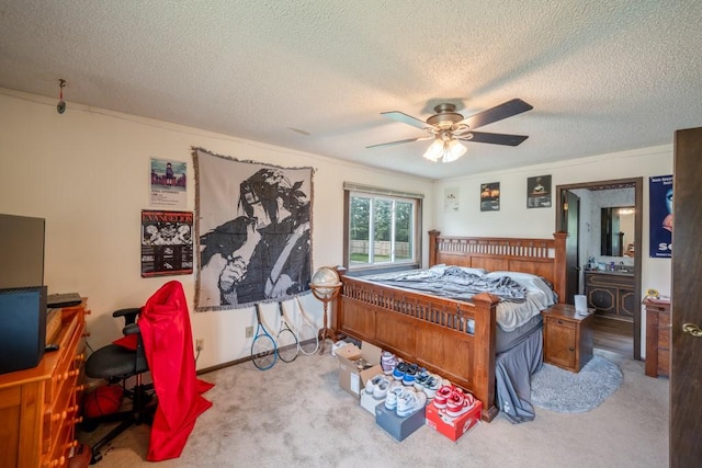 1543 S 16th Ave W, Newton, IA 50208 - bedroom featuring carpet, a textured ceiling, and a ceiling fan