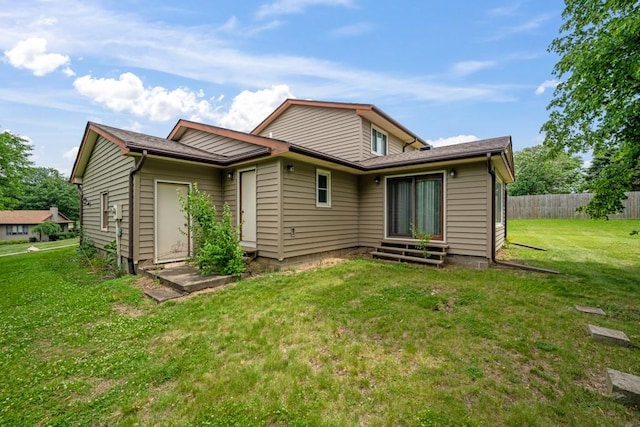 1543 S 16th Ave W, Newton, IA 50208 - back of property with entry steps