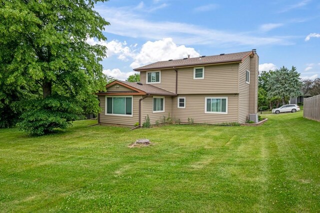 1543 S 16th Ave W, Newton, IA 50208 - back of property with a chimney and a yard