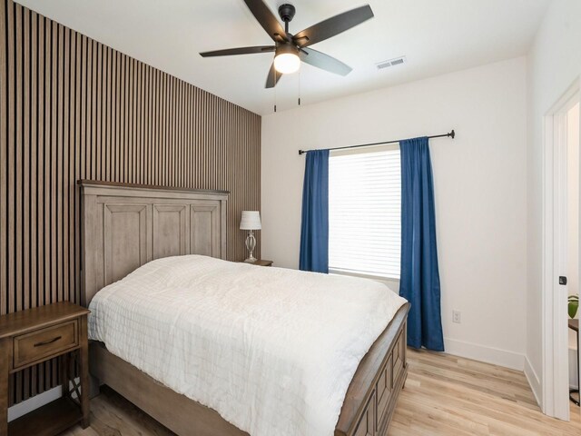 1010 Frederick Ave, Des Moines, IA 50315 - bedroom featuring light wood-type flooring and a ceiling fan