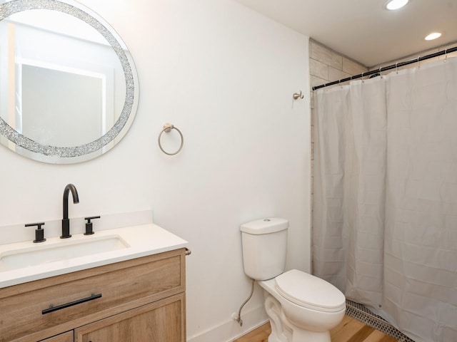 1010 Frederick Ave, Des Moines, IA 50315 - bathroom featuring wood finished floors, vanity, recessed lighting, and a shower with curtain