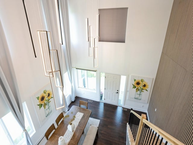 1010 Frederick Ave, Des Moines, IA 50315 - entryway featuring a towering ceiling and wood finished floors