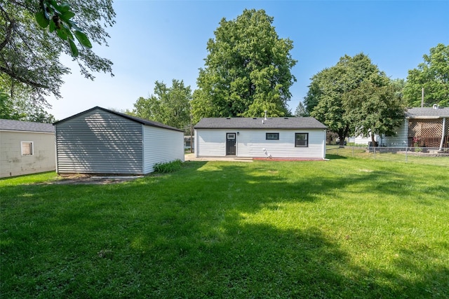 4127 E Seneca Ave, Des Moines, IA 50317 - rear view of house featuring an outbuilding
