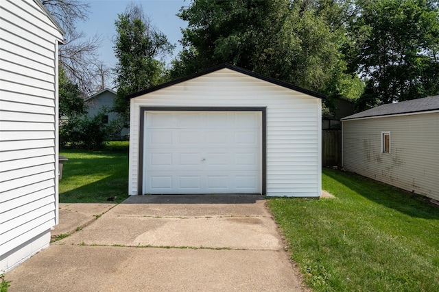 4127 E Seneca Ave, Des Moines, IA 50317 - detached garage with concrete driveway