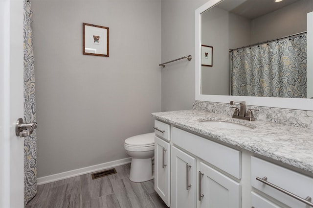 9180 Geanna Ct, West Des Moines, IA 50266 - full bath featuring vanity and wood finished floors