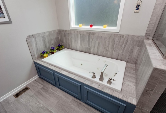 9180 Geanna Ct, West Des Moines, IA 50266 - bathroom featuring a jetted tub