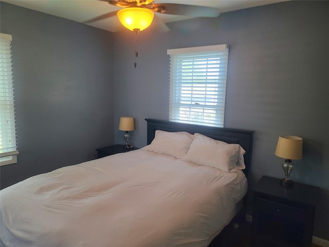 707 E 27th St S, Newton, IA 50208 - bedroom with ceiling fan