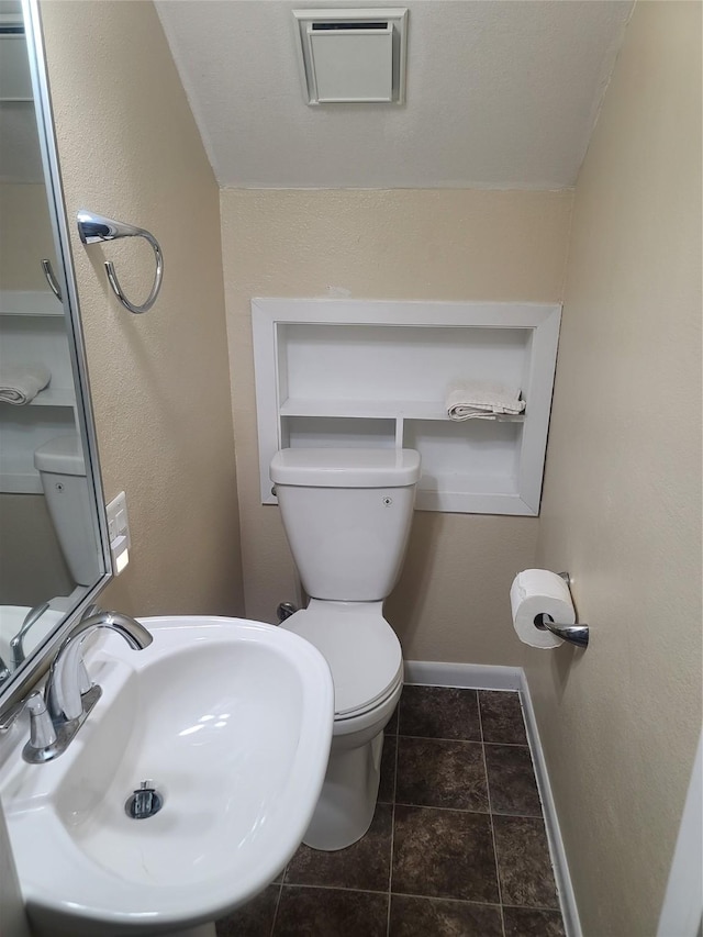 707 E 27th St S, Newton, IA 50208 - bathroom with a sink and toilet
