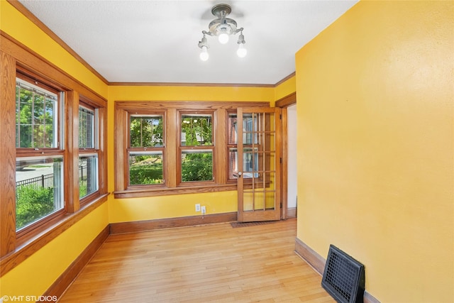 3320 SW 12th St, Des Moines, IA 50315 - view of unfurnished sunroom