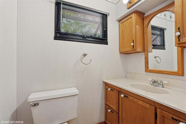 3320 SW 12th St, Des Moines, IA 50315 - half bath featuring toilet and vanity