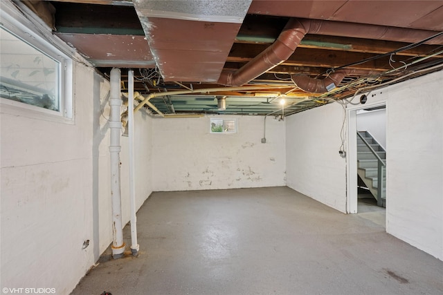3320 SW 12th St, Des Moines, IA 50315 - below grade area featuring stairway