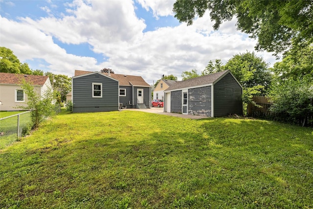 1428 E Tiffin Ave, Des Moines, IA 50316 - view of yard with an outdoor structure, a patio, and a detached garage