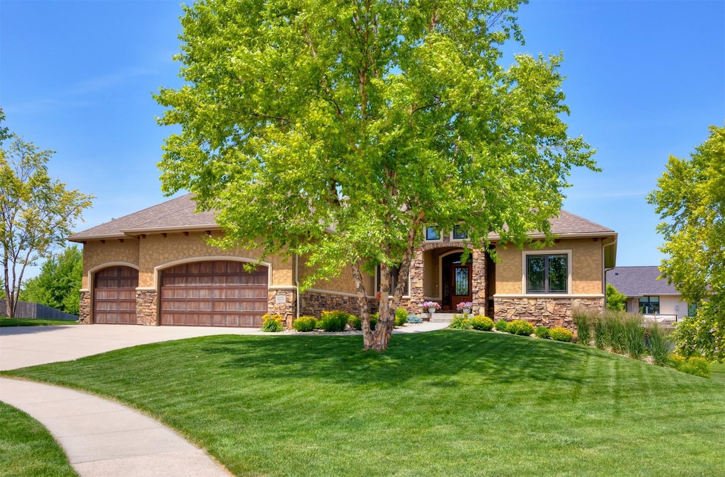 16105 Dellwood Dr, Urbandale, IA 50323 - photo 1