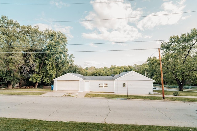 3405 30th St, Des Moines, IA 50310 - garage with driveway