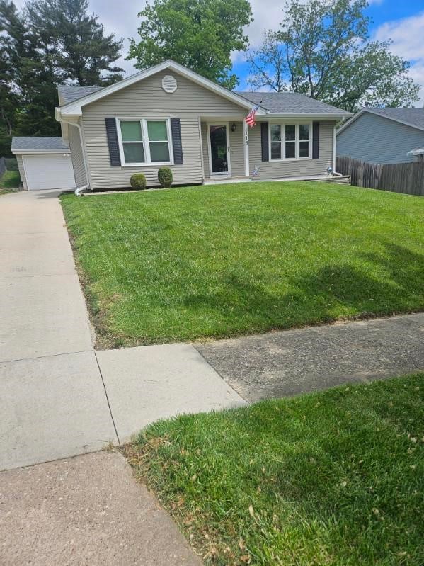 113 E 36th St, Des Moines, IA 50317 - ranch-style house featuring a garage