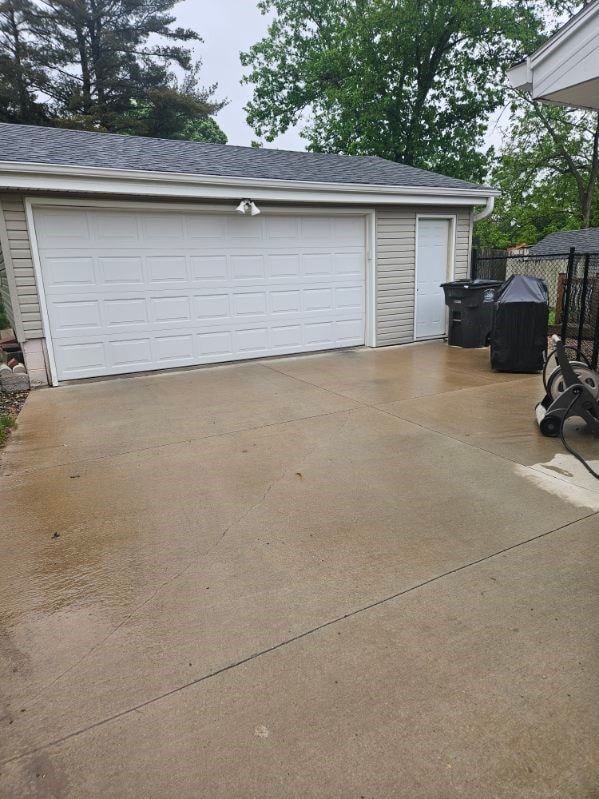 113 E 36th St, Des Moines, IA 50317 - view of garage