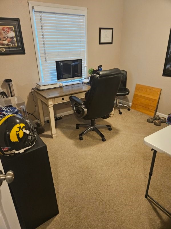 113 E 36th St, Des Moines, IA 50317 - carpeted office featuring baseboards