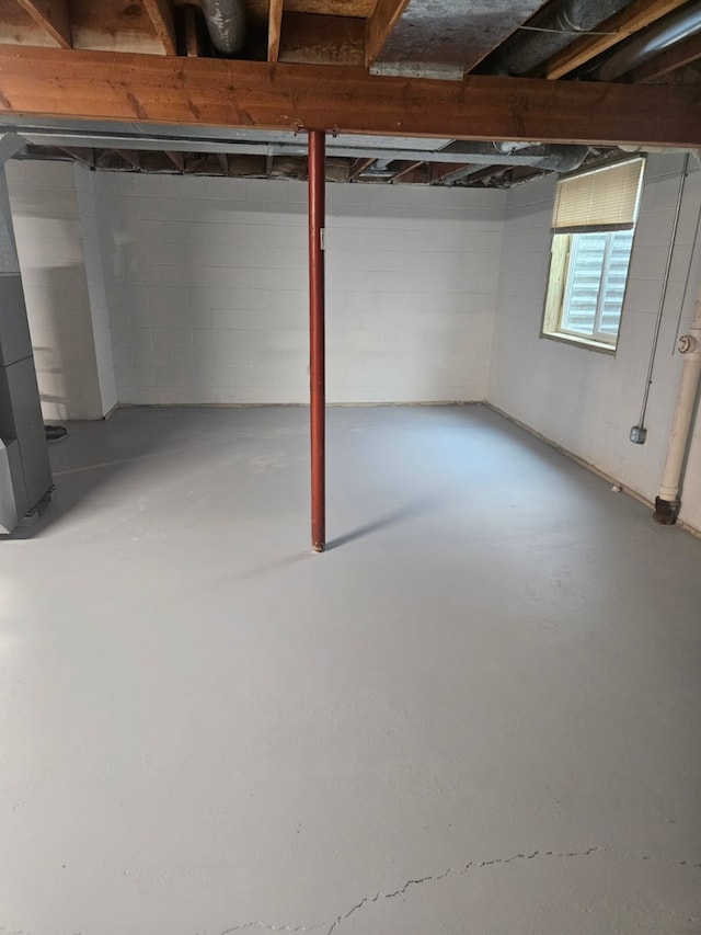 113 E 36th St, Des Moines, IA 50317 - view of below grade area