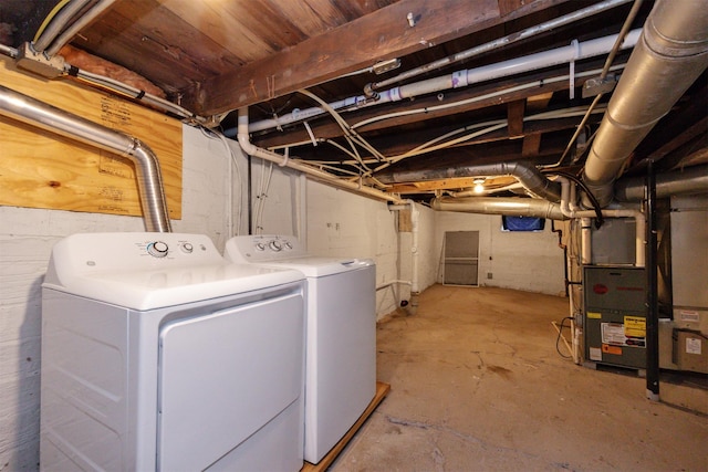 1012 28th St, Des Moines, IA 50311 - laundry room featuring independent washer and dryer and heating unit