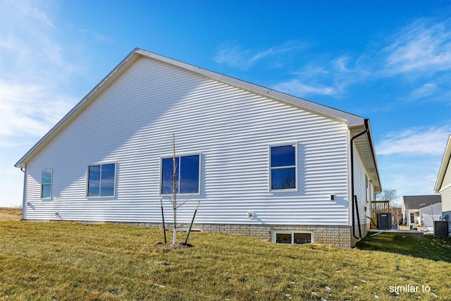 735 Linden St, Carlisle, IA 50047 - view of side of property featuring a yard