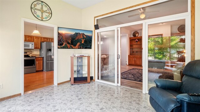 10620 Sharon Cir, Urbandale, IA 50322 - photo 9