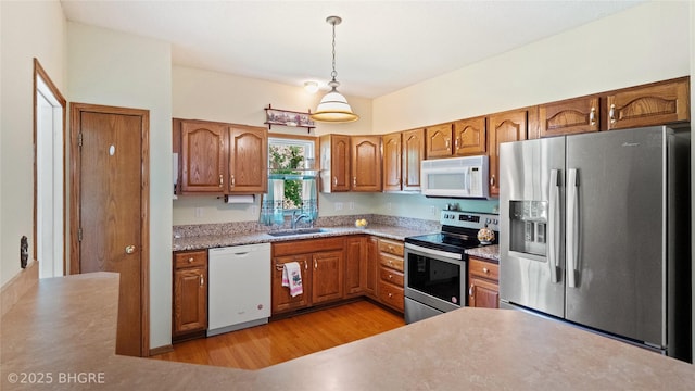 10620 Sharon Cir, Urbandale, IA 50322 - photo 13