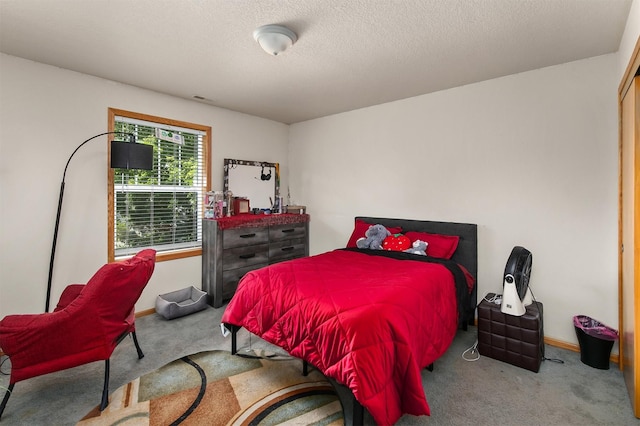 1334 E 13th St, Des Moines, IA 50316 - bedroom featuring carpet floors and a textured ceiling