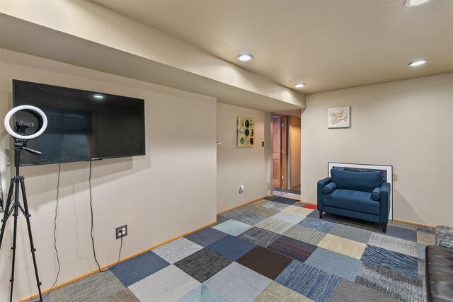 1334 E 13th St, Des Moines, IA 50316 - sitting room featuring recessed lighting