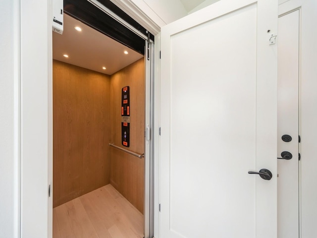 1863 Glen Oaks Dr, West Des Moines, IA 50266 - entrance to property featuring elevator
