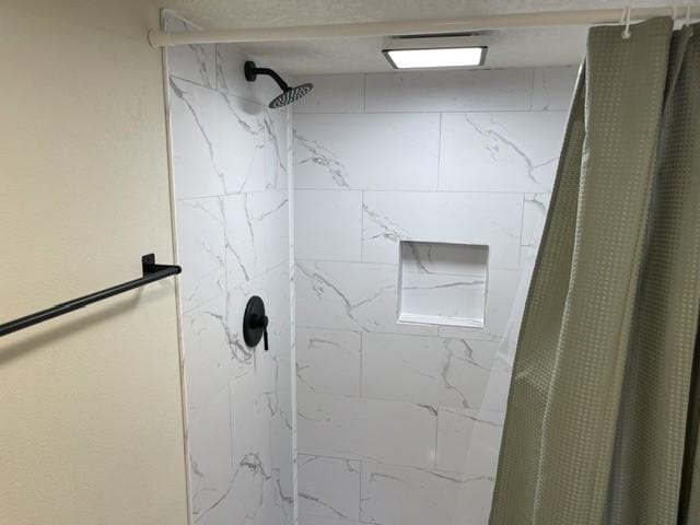 316 NW Linden St, Ankeny, IA 50023 - full bath with curtained shower