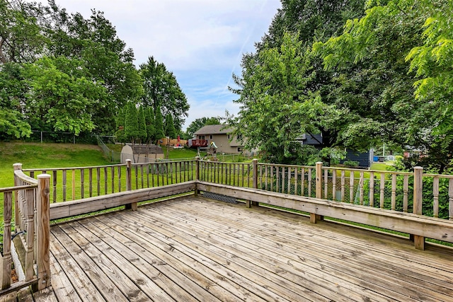 3719 SE 20th St, Des Moines, IA 50320 - deck featuring a fenced backyard