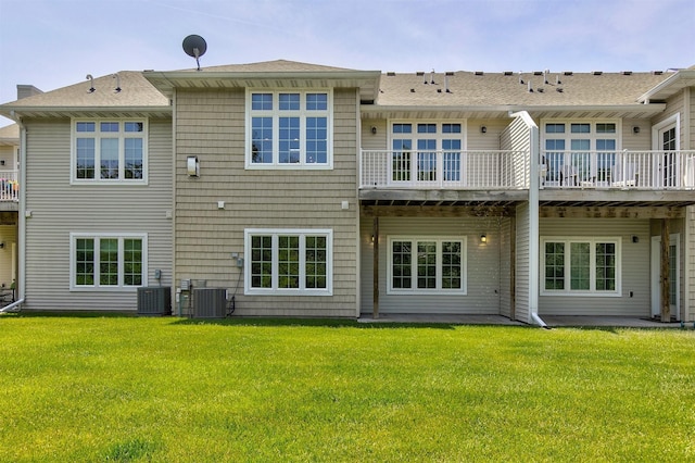14186 Pinnacle Pointe Dr Unit 86, Clive, IA 50325 - rear view of house with a yard