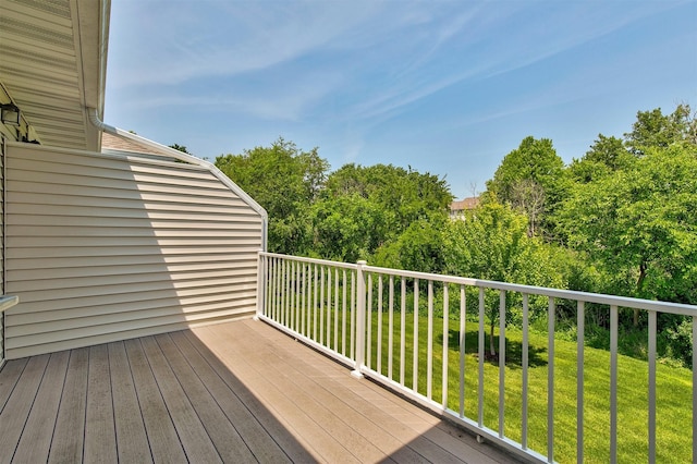 14186 Pinnacle Pointe Dr Unit 86, Clive, IA 50325 - wooden deck with a lawn