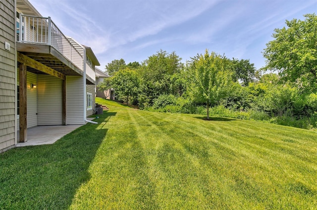 14186 Pinnacle Pointe Dr Unit 86, Clive, IA 50325 - view of grassy yard featuring a patio