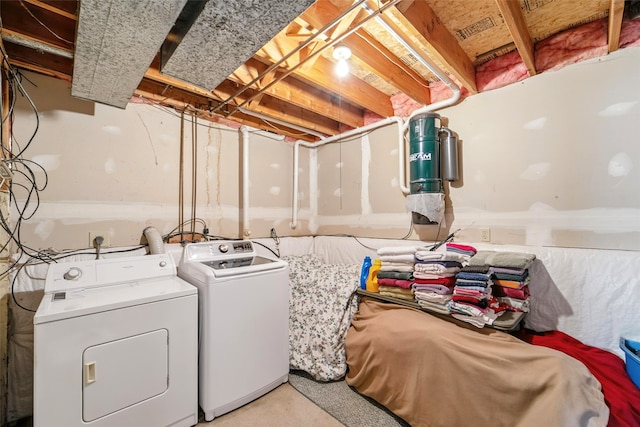 2434 SE 18th Ct, Des Moines, IA 50320 - washroom featuring washer and clothes dryer