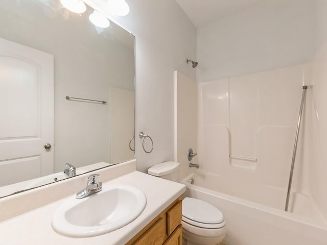 2227 4th Ave SE, Altoona, IA 50009 - full bath with vanity and  shower combination