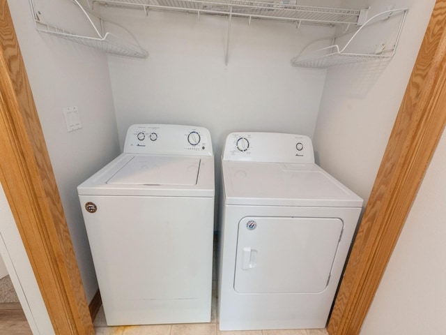2227 4th Ave SE, Altoona, IA 50009 - laundry area featuring independent washer and dryer