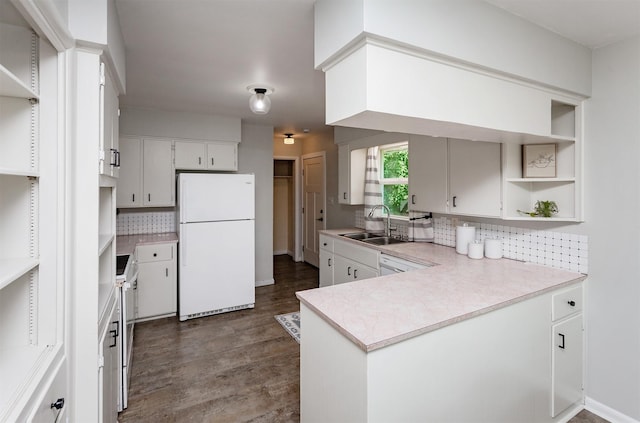 715 Maple St, Waukee, IA 50263 - kitchen featuring white appliances, tasteful backsplash, a peninsula, and light countertops