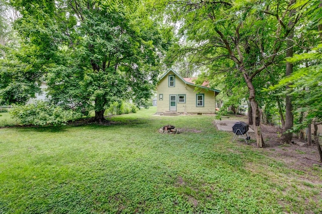 2736 College Ave, Des Moines, IA 50311 - view of green lawn with an outdoor fire pit