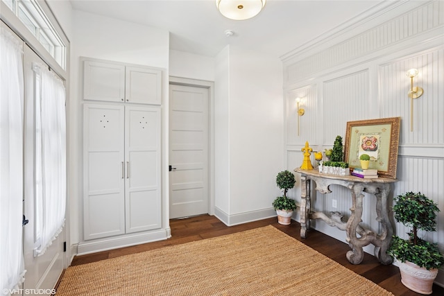 1811 SW Oak St, Ankeny, IA 50023 - foyer entrance featuring wood finished floors and baseboards