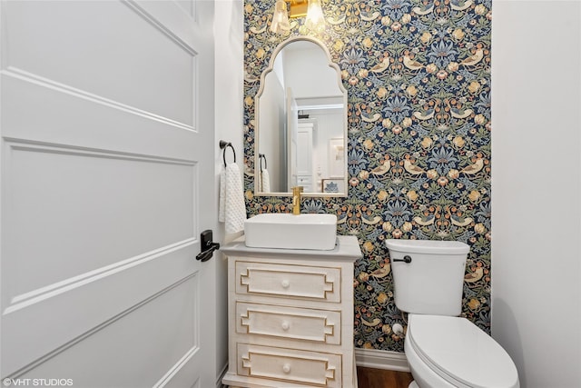 1811 SW Oak St, Ankeny, IA 50023 - bathroom with wallpapered walls and vanity