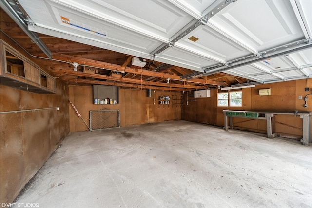 737 38th St, Des Moines, IA 50312 - view of garage