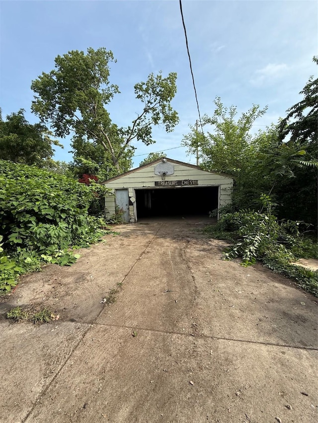 2216 Logan Ave, Des Moines, IA 50317 - view of detached garage
