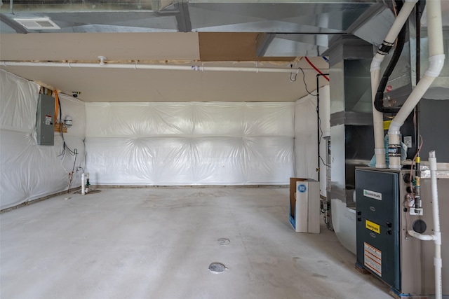 7825 SE 2nd St, Des Moines, IA 50320 - garage featuring electric panel and heating unit