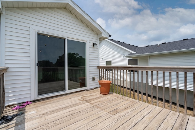 7825 SE 2nd St, Des Moines, IA 50320 - view of wooden deck