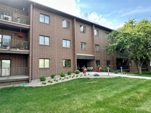 2005 Spring St Unit U203, Grinnell, IA 50112 - view of building exterior