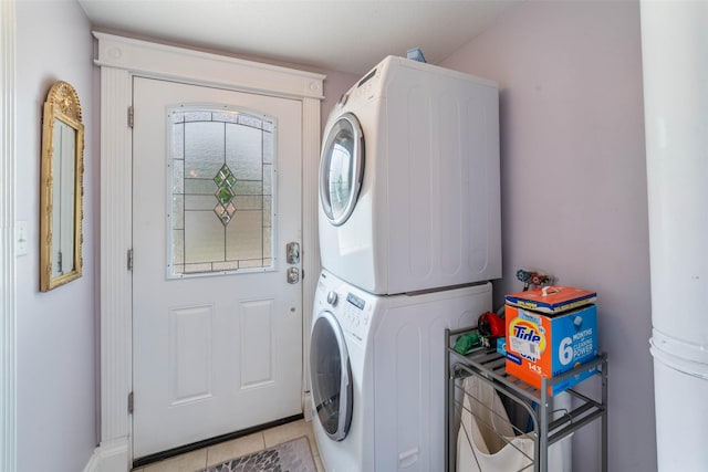 2800 E Douglas Ave, Des Moines, IA 50317 - laundry room featuring stacked washer / dryer