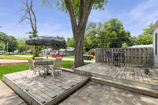 6420 Center St, Des Moines, IA 50312 - deck featuring outdoor dining space